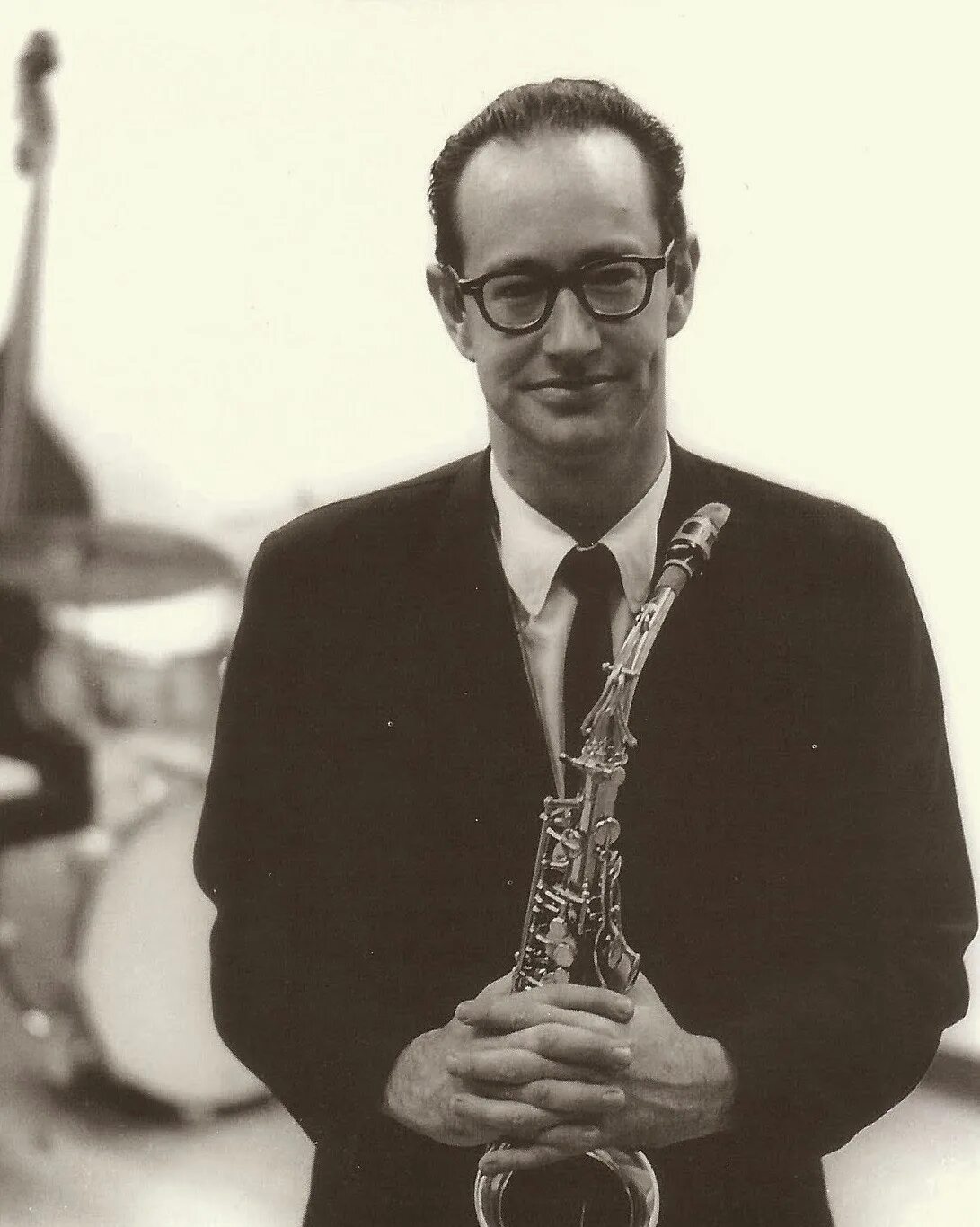 Paul desmond. Пол Дезмонд саксофон. Dave Brubeck саксофонист. Emily" - Paul Desmond.