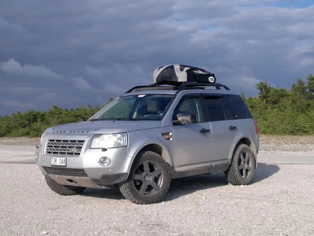 Ленд ровер фрилендер 1. Фрилендер 255 55 r20. Land rover freelander 1 off road. Ленд ровер фрилендер 1 на грязевой резине. Freelander 2 диск 18.