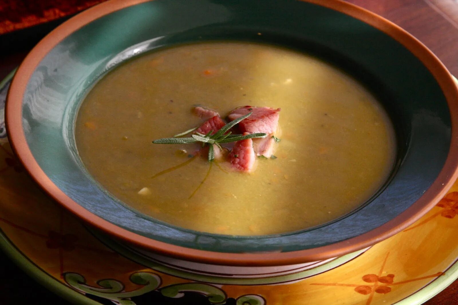 Soup get. Красивый суп. Красивый суп в кастрюле. В чем носить суп на работу. Чхеонггукджанг суп из чего состоит.