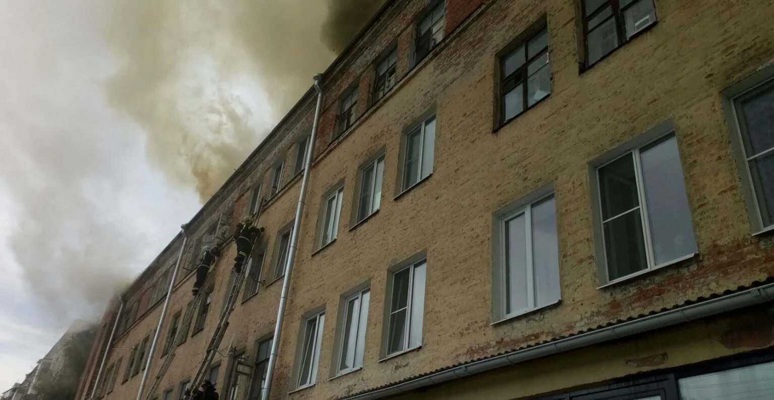 Что горит в коврове сейчас. Пожар в коврове на социалистической 10. пожар ковров ул социалистическая. пожар в коврове сейчас. пожар в коврове сегодня.
