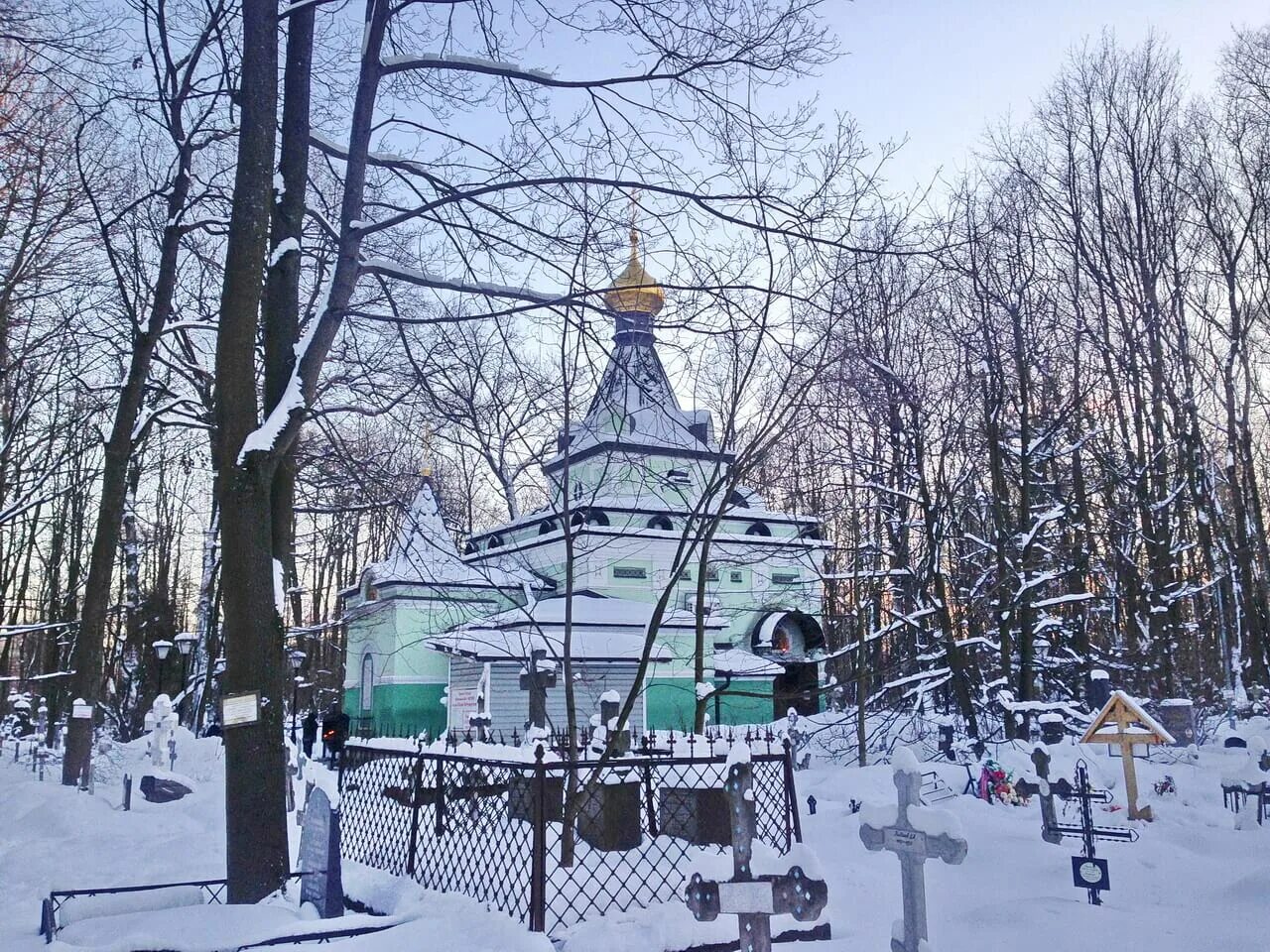 Церковь святой блаженной. Часовня Ксении блаженной в Санкт-Петербурге. Часовня блаженной Ксении Петербургской. Смоленское кладбище часовня Ксении Петербургской. Смоленское кладбище в Санкт-Петербурге часовня Ксении.