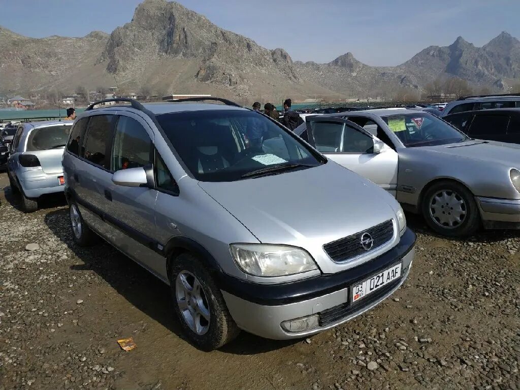 Таджикистан авторынок душанбе худжанд. Авторынок таджикистан город худжанд. Таджикистан худжанд авторынок машины. Автодром худжанд таджикистан. Кузов 124 мерседес худжанд.