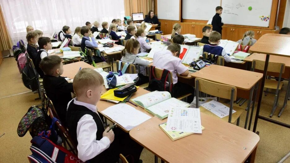 Гимназия 5 барнаул. Гимназия 42 барнаул внутри. Гимназия 42 барнаул. Гимназия новозыбков. Гимназия no 42 красноармейский просп 133.