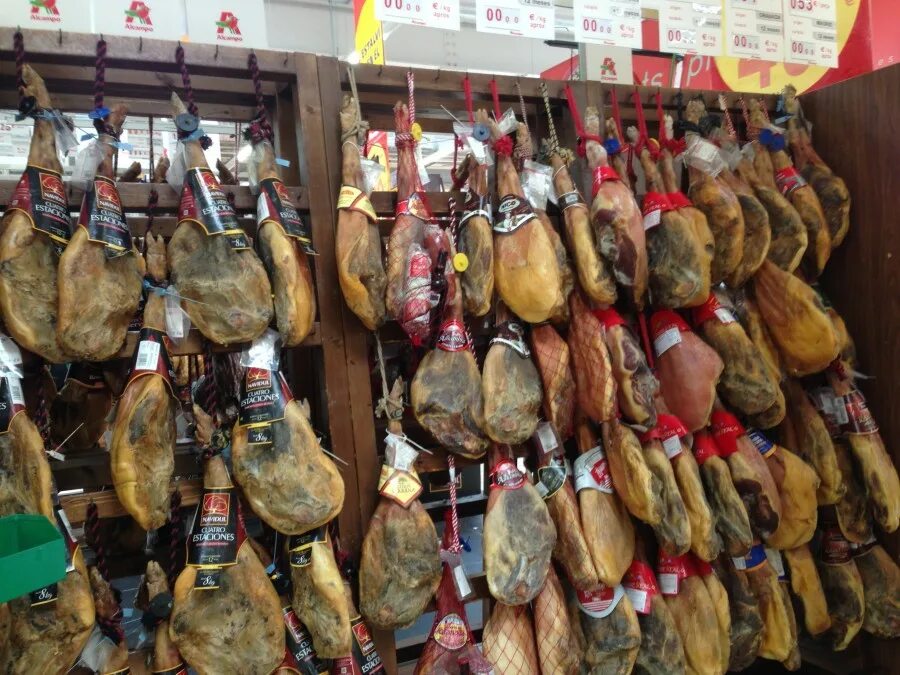 Хамон лавка. Дом хамона москва. Хамон в магазине. Хамон в магазине. Хамон в магазине испании.