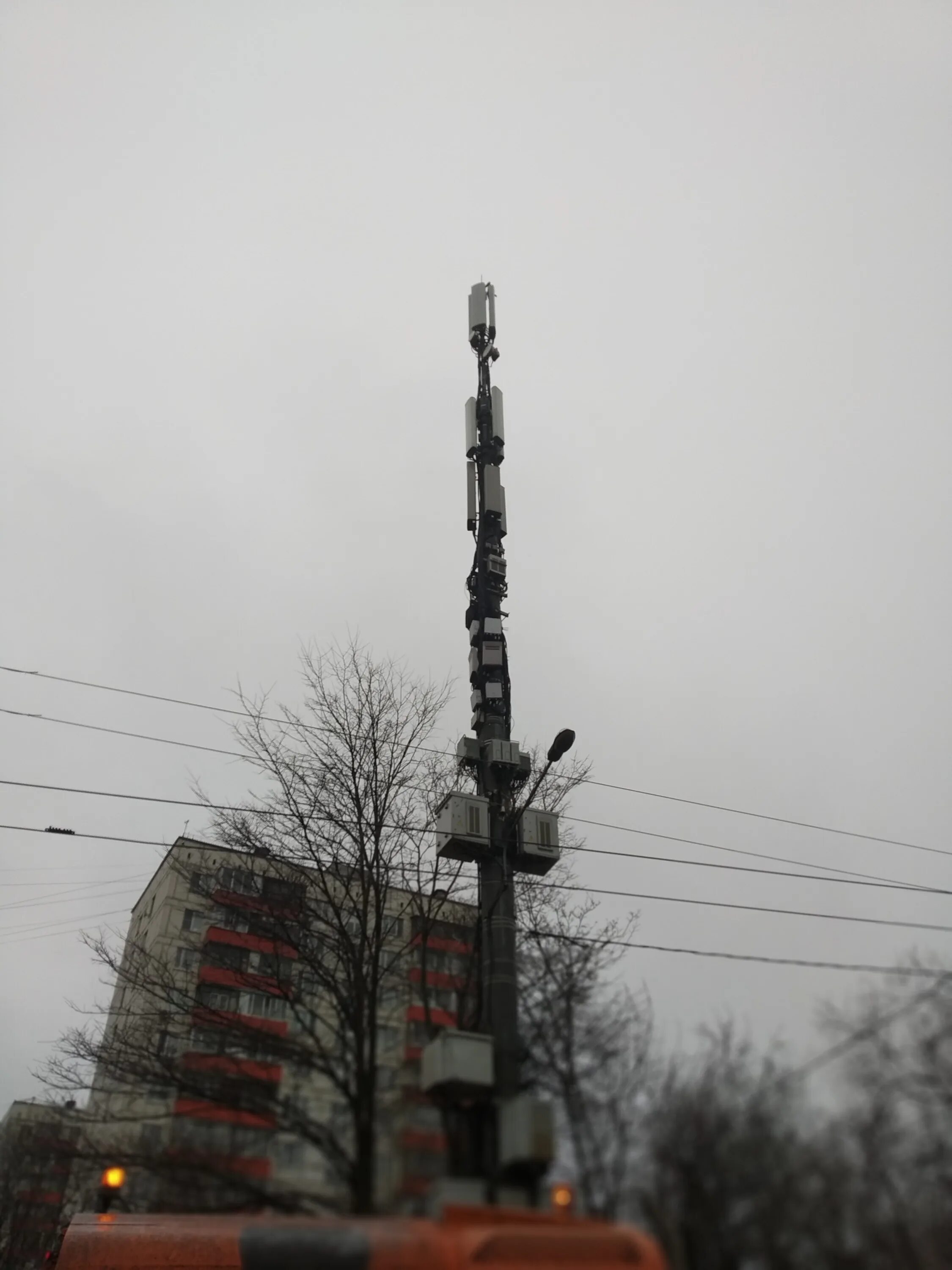 Дом возле сотовой вышки. Вышка сотовой связи 39м. стремянный переулок вышка сотовой связи. столб сотовой связи 5g. 5g вышка уфа черниковка.