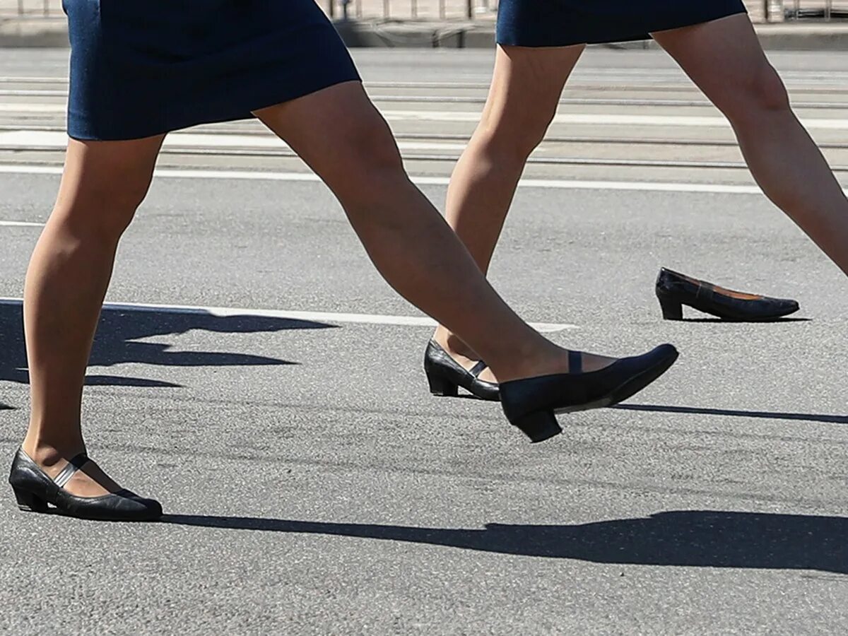 Ботинок на параде. Туфелька на параде. Парад туфля видео. Парад туфля видео. Парад победы 2020 в калининграде.