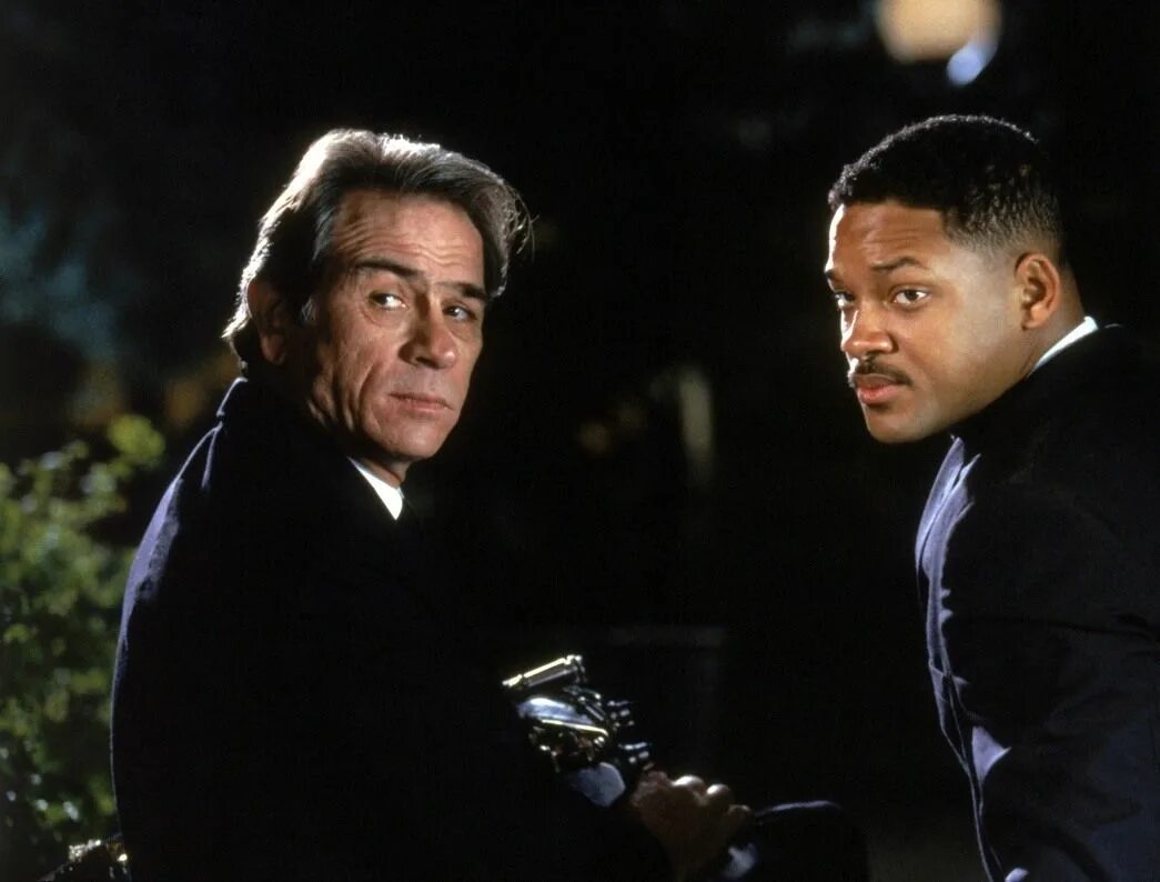 Люди в чёрном фильм 1997. Тонколистовой металл. Уилл смит люди в черном 1997. В черном жестяном. Уилл смит люди в черном 3.