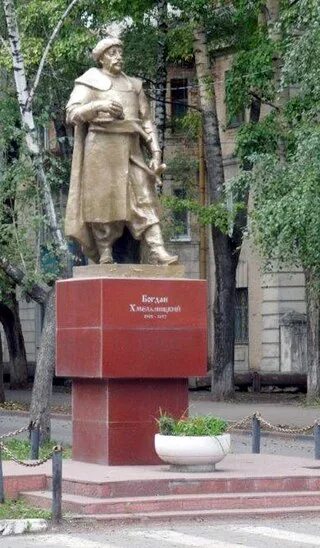 Б хмельницкий. Сквер немцова тюмень. Памятник борису музрукову. Памятник музрукову лодейное поле. Памятник корнилову в семенове.