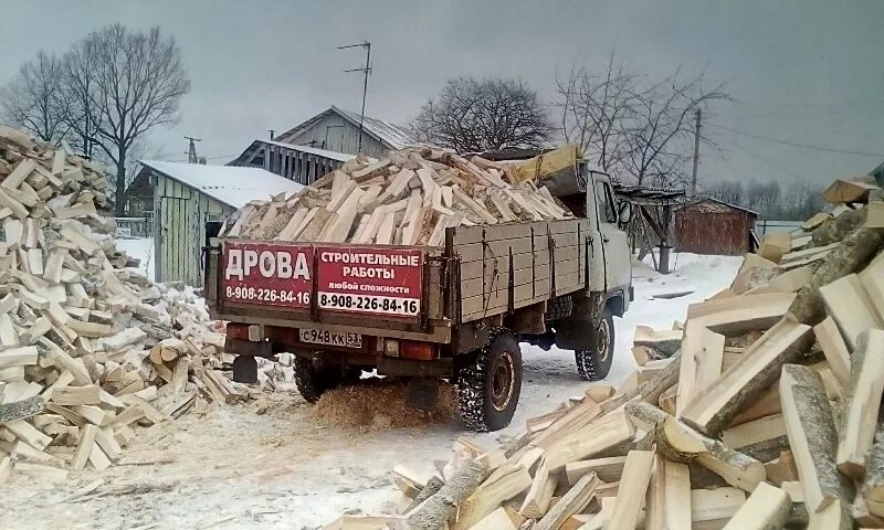 Машина на дровах. Продам дрова колотые. Продаются дрова. Грузовик с дровами.