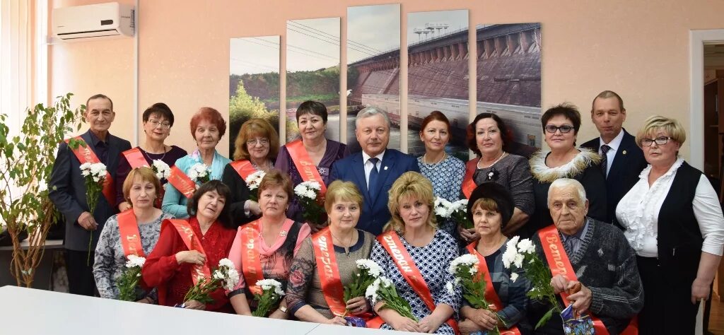 Сайт суда г братска. Ветераны труда Братск. Ветераны города Братска. Ветераны Иркутской области. Ветераны труда Иркутской области люди.