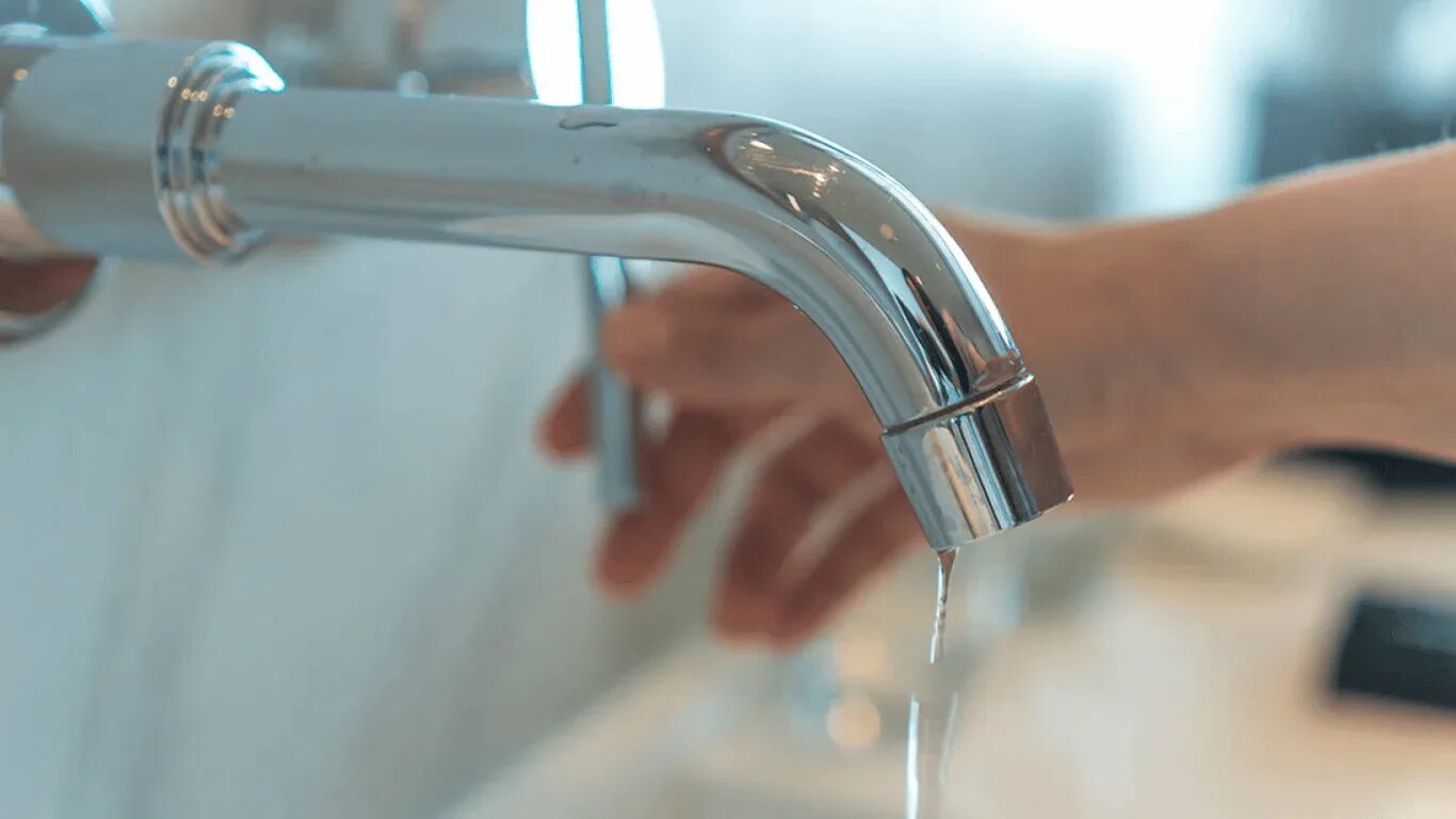 Горячая вода м. Отключение воды. горячая вода. выключать воду. отключили воду.
