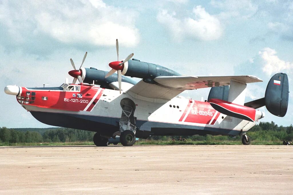 Первый советский пожарный самолет. Гидросамолет бе-12. Самолет бе-12п. Самолет-амфибия бе-12п. Б-12 самолет-амфибия.