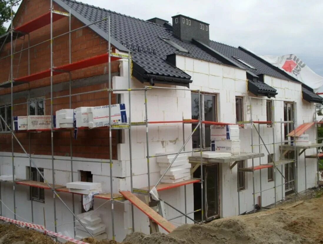 Утепление фасада дома. Утепление фасада дома работ. Утепление фасада дома работ. Штукатурка утеплителя фасада. Теплоизоляция фасада.