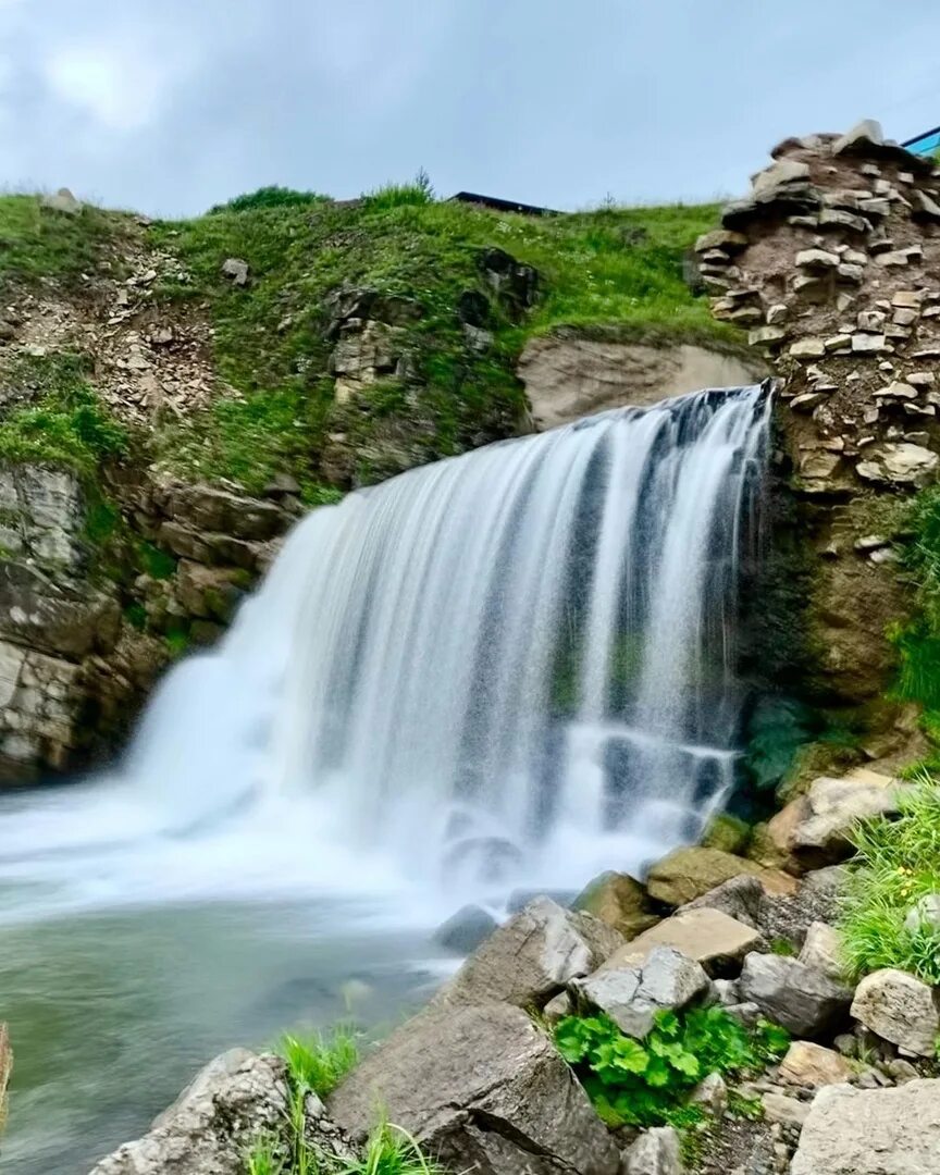 Пермь водопады. Кусье-Александровский Пермский водопад. Водопад Кусье Александровский Пермский край. Водопад в Кусье Александровском. Водопад в Кусье-Александровский фото.