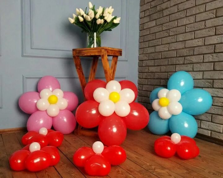 Цветок круглыми шарами. Цветы из шаров. Цветы из круглых воздушных шаров. Цветы из круглых шаров. Цветы из круглых шариков воздушных.