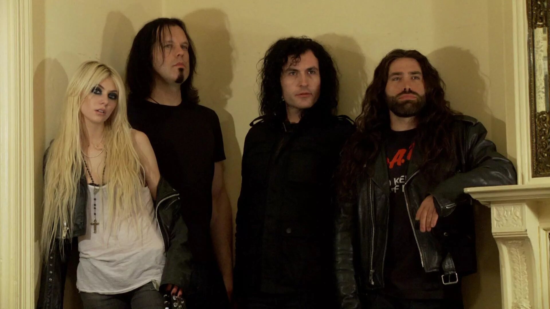 Pretty the same. Reckless группа. he pretty reckless. the pretty reckless состав группы. the pretty reckless фото группы.