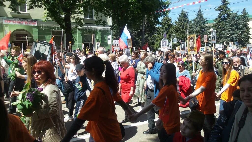 В майкопе прошел. Бессмертный полк Майкоп 2022. Акция Бессмертный полк 2022. Бессмертный полк Майкоп 2022 Майкоп. Майкоп 9 мая 2022 г парад Бессмертный полк.