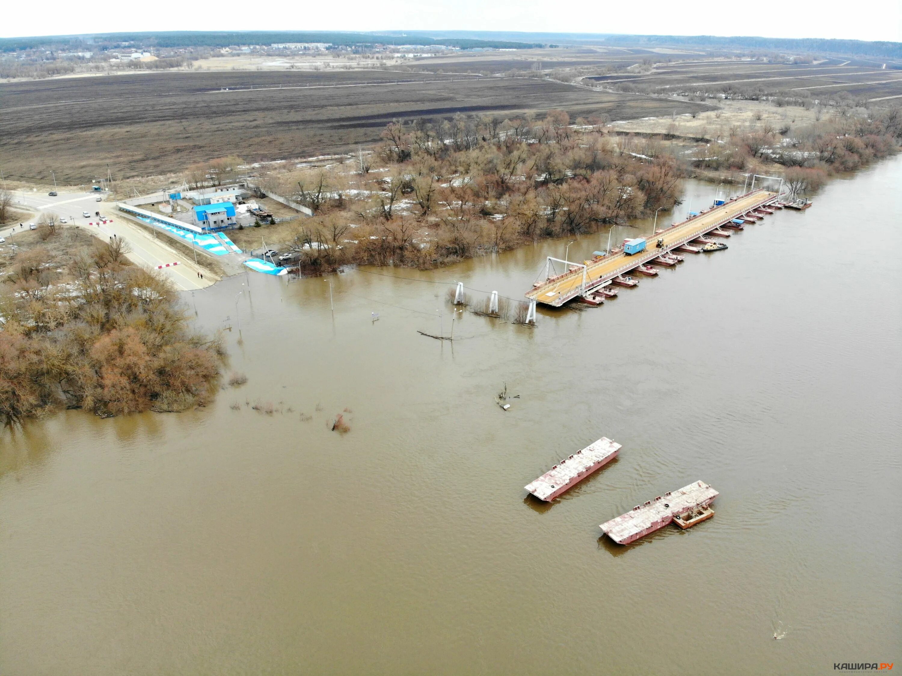 Уровень воды в оке в луховицах сегодня. Озеры - Кашира Понтонный мост. Понтонный мост Озеры 2023. Понтонный мост Озеры 2022. Разлив Оки Озеры.