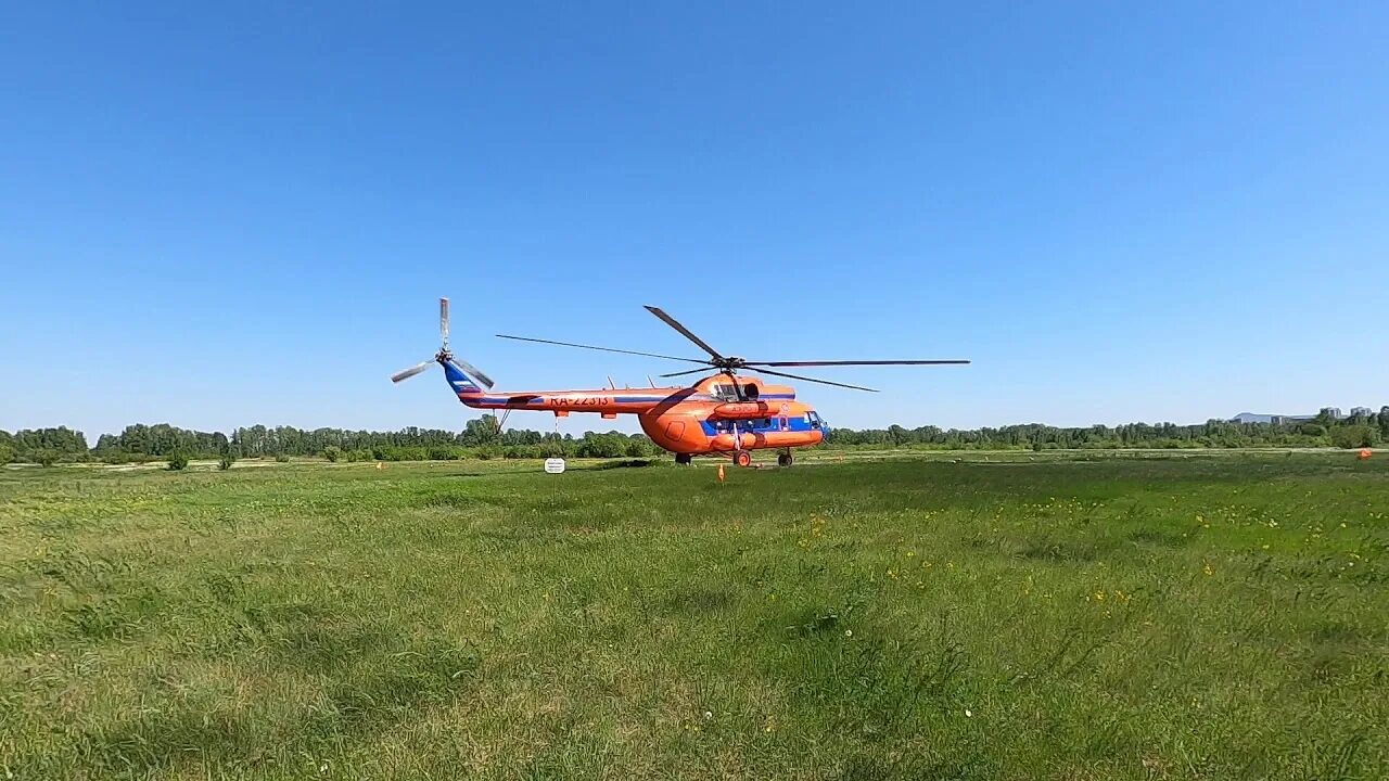 Покажи видео вертолет. Ми-8 АЭРОГЕО. Вертолетная площадка на Татышев. Остров Татышев вертолетная площадка. Вертолетная площадка Красноярск.