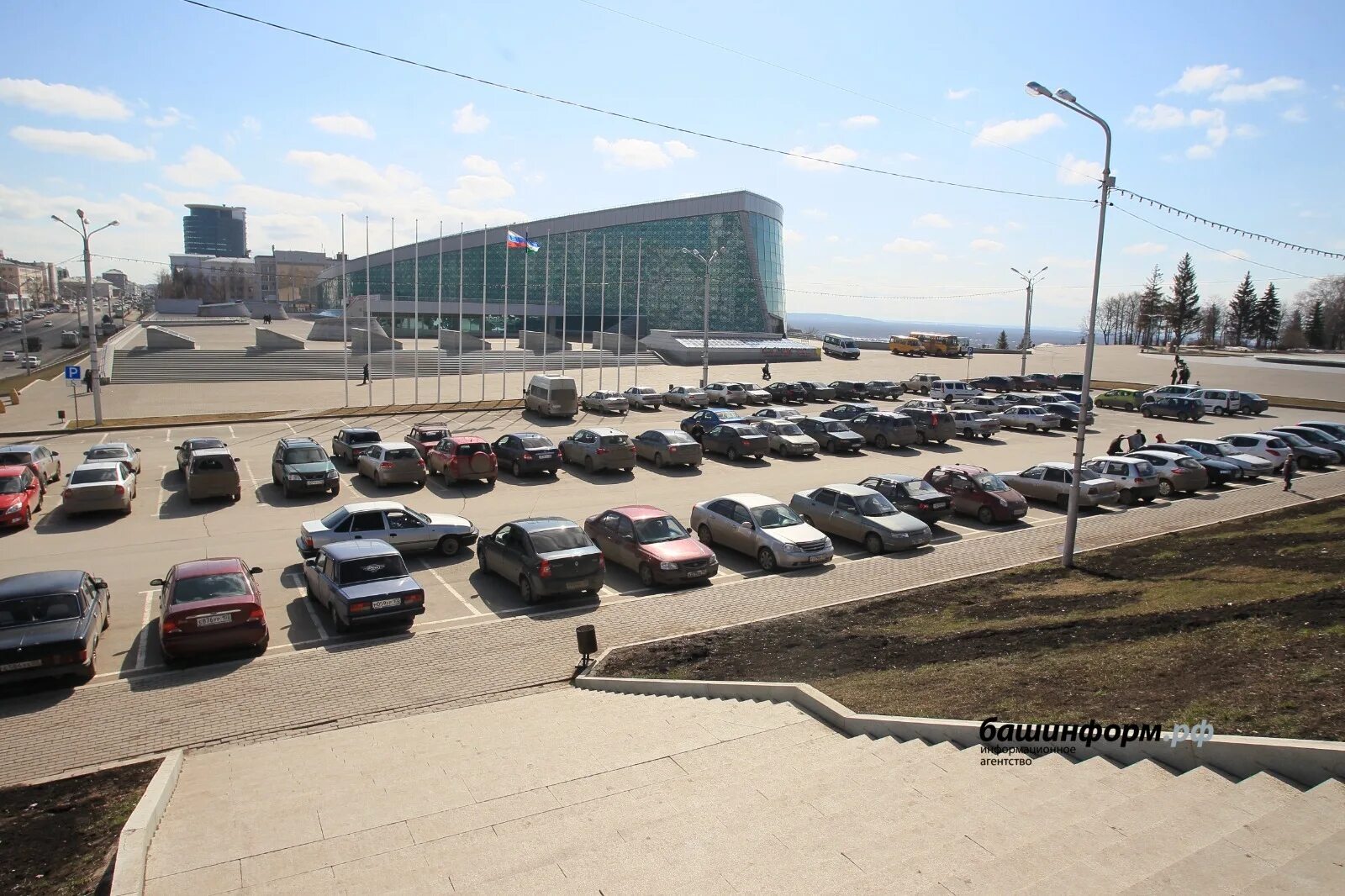 Закрыли автостоянку