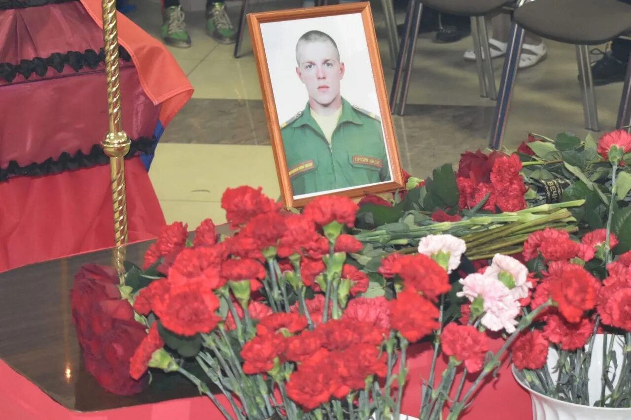 Могилы погибших в спецоперации. Умерли ноябрь 2022. Кладбище погибших от коронавируса в россии. Погибшие российские военные. Валерий гаркалин прощание.