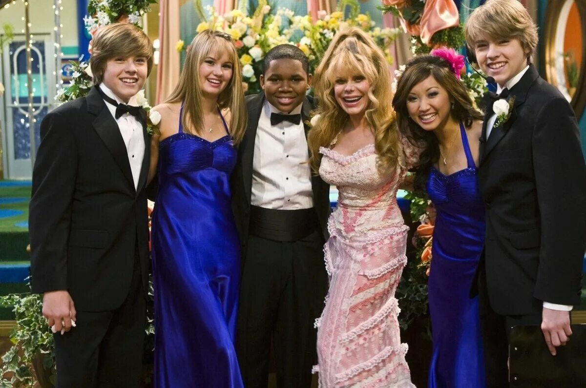 Зак и коди жизнь на борту. Жизнь зака и коди. Все тип топ или. Дисней зак и коди. Бренда сонг жизнь зака и коди.