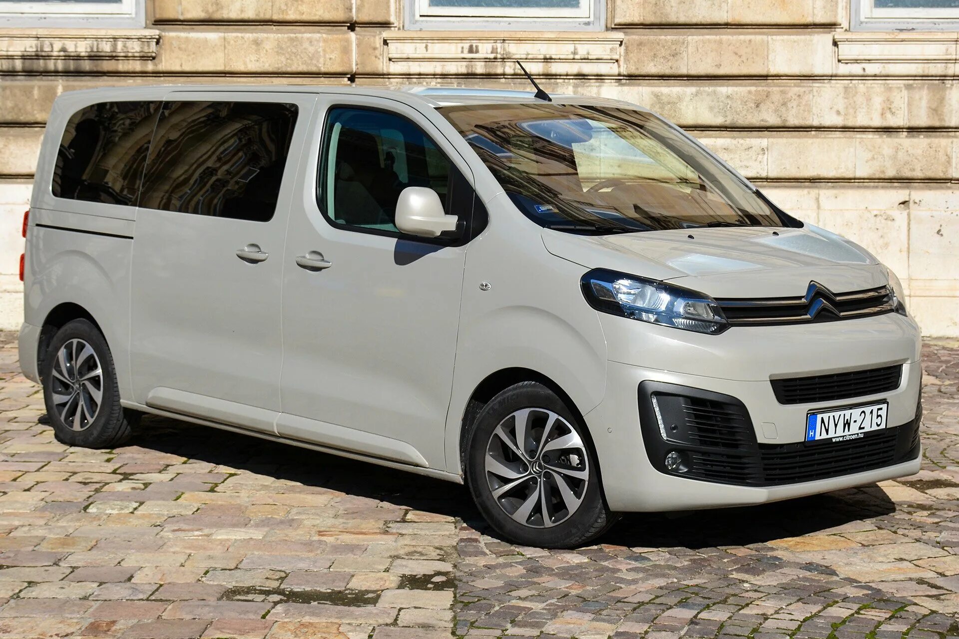 Citroen SPACETOURER минивэн. Ситроен SPACETOURER 2020. Ситроен Space Tourer 2020. White Citroen SPACETOURER.