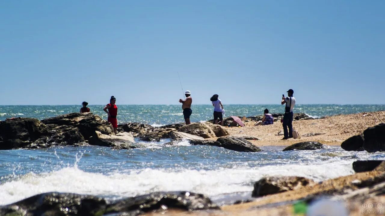 Каспийское море Избербаш. Дагестан Махачкала Каспийское море. Море Избербаш 2020. Махачкала берег Каспийского моря.