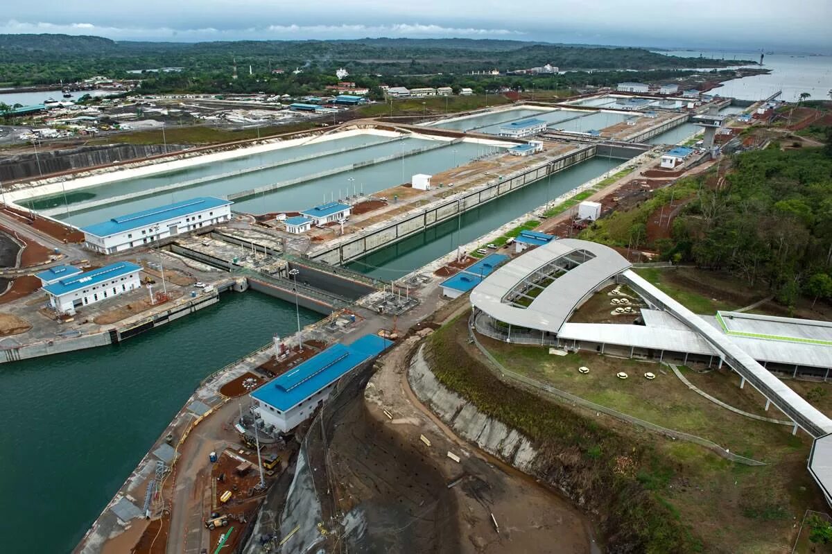 Панамский канал Panamax. Расширение Панамского канала, Панама. Панамский канал вид сверху. Панамский канал HD вид сверху.