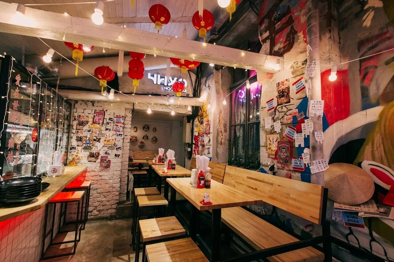 Champagne life ресторан в москве фото. Банкеты корпоративы. Кафе рыбное место. Натура ресторан. Ресторан кафе с людьми.