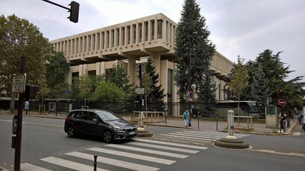 В российское посольство во франции обратился. Русское посольство во франции. В российское посольство во франции обратился. В российское посольство во франции обратился. Французское консульство в москве.