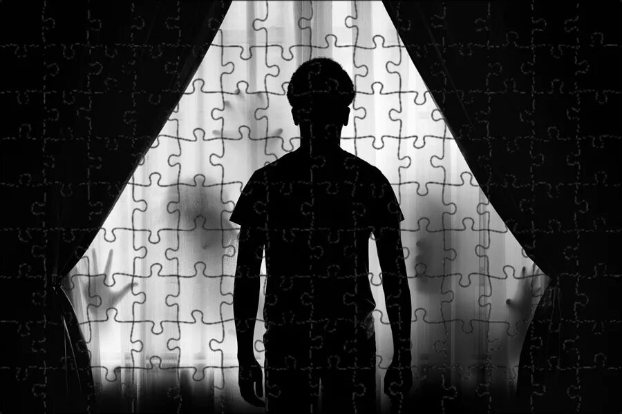 Тень от человека. Тень мужчины. В тени я таюсь. В тени я таюсь. Мужская тень на стене.