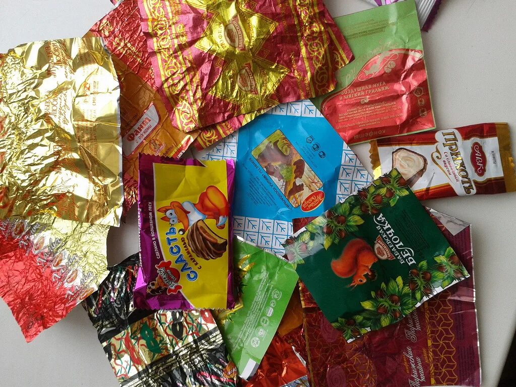 Красивый фантик. Фантики от конфет. Поделки из фантиков. Фантики от конфет. Конфеты в фантиках.