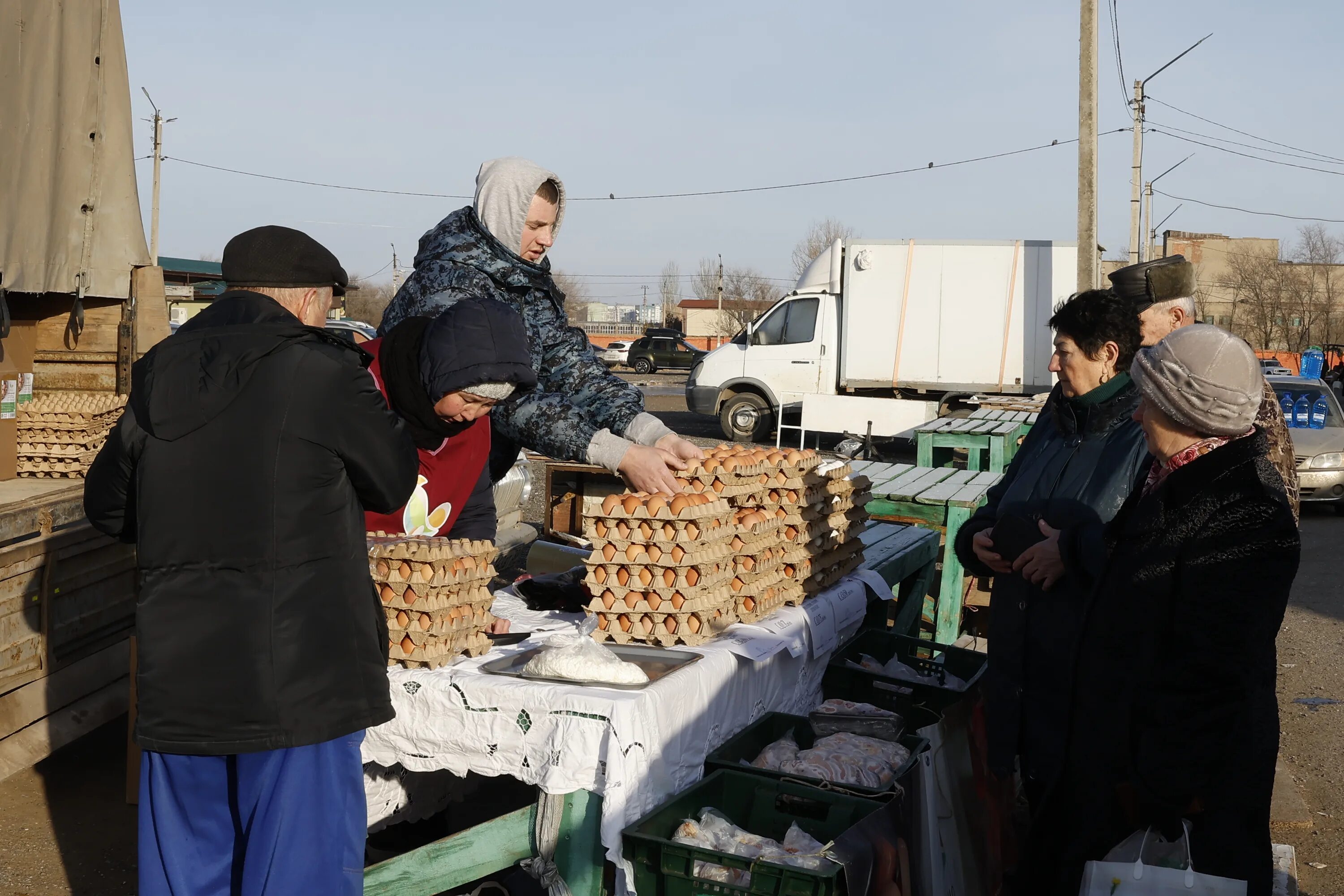 Какие товары производят в астраханской области. На рынке. Местные продукты. Сельскохозяйственная ярмарка. Что продают на рынке.