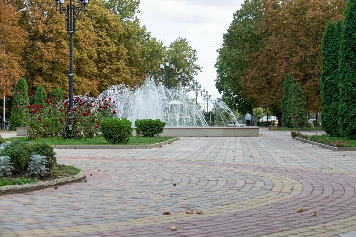 Белой каневская. Калининский парк в станице Каневской. Каневская станица Краснодарский край парк. Центральный парк станица Каневская. Каневская парк 30-летия Победы.