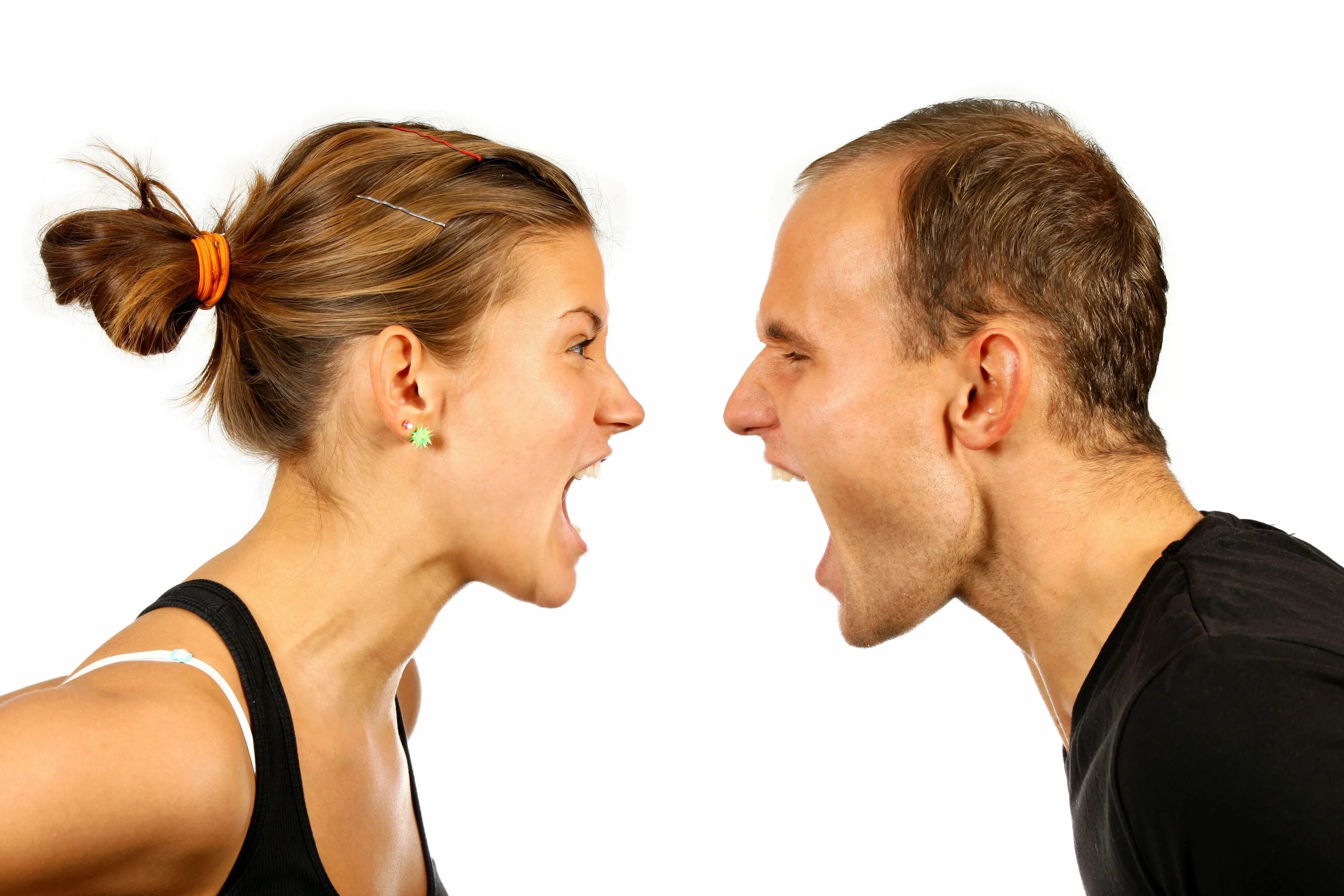 Жена смотрит на других мужчин. Люди кричат друг на друга. Мужчина и женщина. Мужчина и женщина эмоции. Профиль мужчины и женщины.