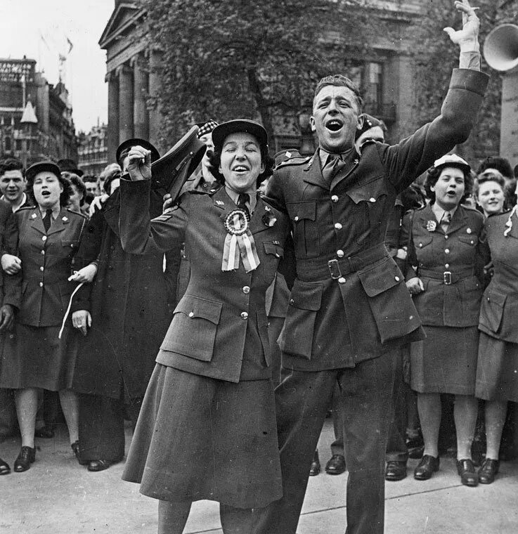 Фото победы великой отечественной войны 1945. Победа май 1945 ВОВ. 9 Мая день 1945. Празднование 9 мая 1945. Май 1945 года.