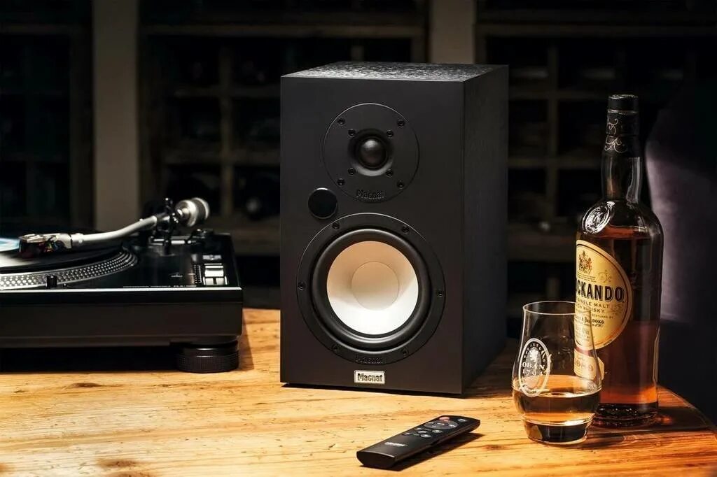 Активная акустика kef. Ламповые моноблоки фото. Проигрыватель для активных колонок. Активная колонка behringer. Проигрыватель для активных колонок.