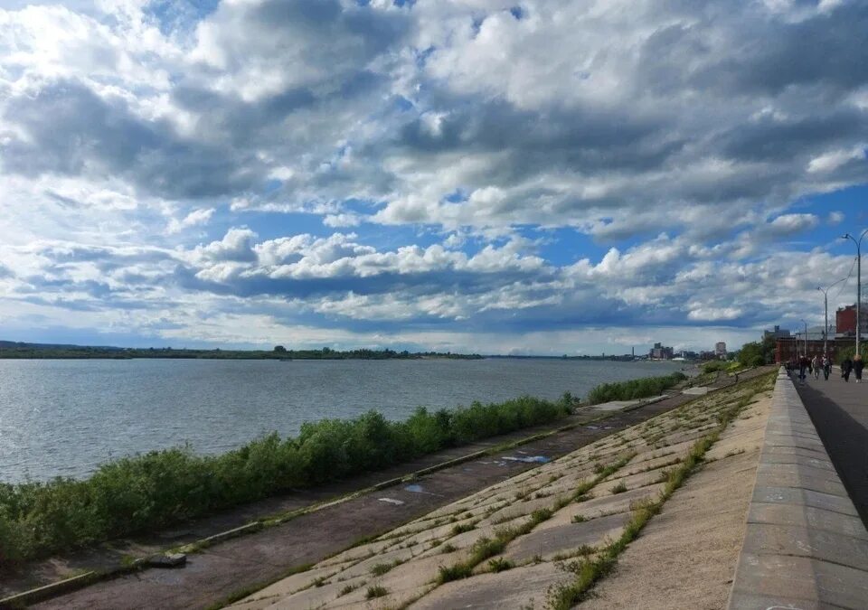 Набережная реки томи улицы томска. Река томь томск. Набережная томи томск. Набережная реки томи 27. Томск набережная реки.
