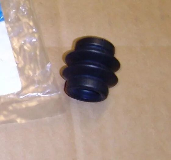 Пыльник направляющей заднего суппорта. 47875-12150 пыльник направляющей. Пыльник направляющей суппорта/ 0k60a33692. Пыльник направляющей заднего суппорта. Пыльник направляющей суппорта киа сид 2008.