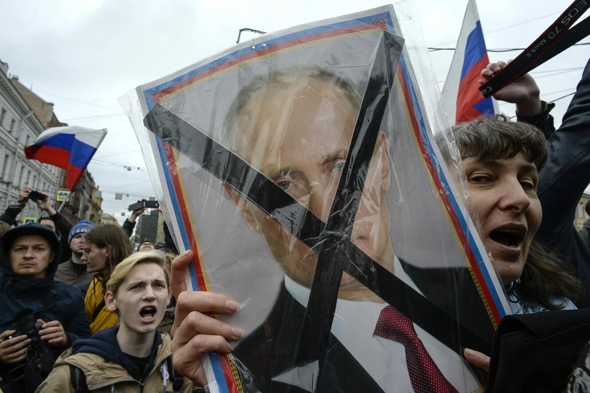 Представитель оппозиции. Оппозиция Путина. Российская оппозиция. Оппозиционер в России против Путина. Путин и оппозиция.