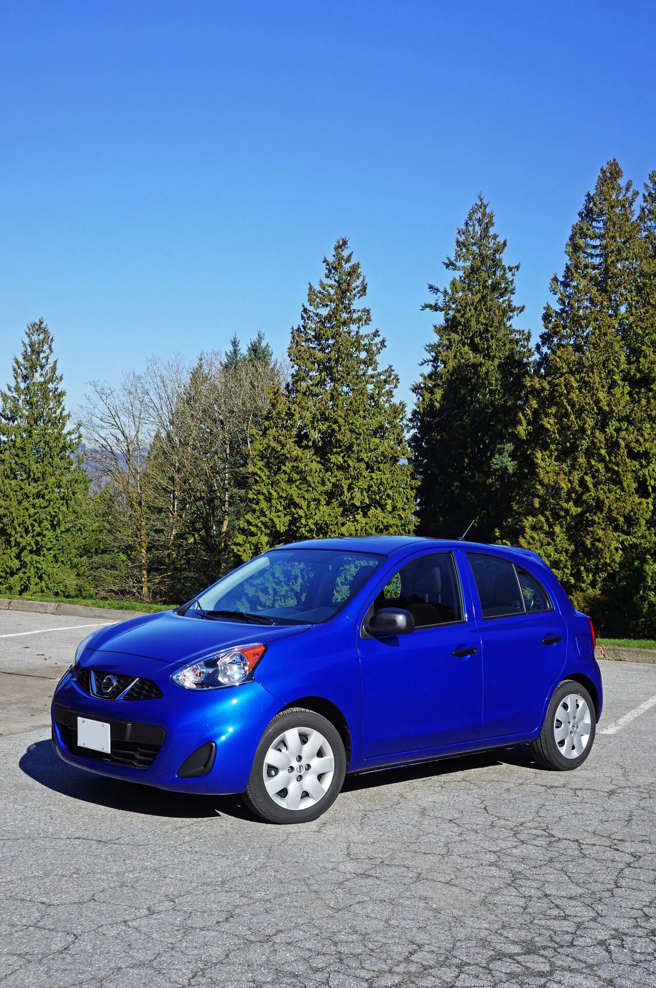 Микро недорого. Микро Нисан Ниссан Микра. Ниссан микро Фреш 2001г синий. Nissan Micra Yellow. Маленькая Ниссан микро маленькая Ниссан микро.