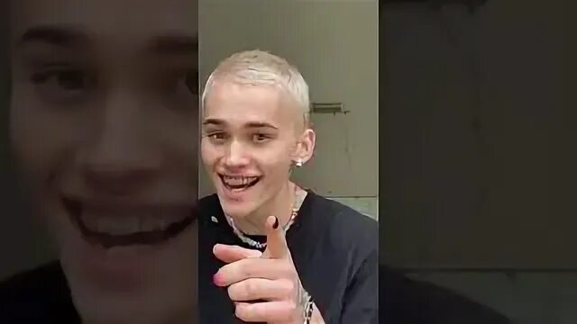 Тысячи рук и голодных глаз с завистью смотрят на нас. Тысячи рук и голодных глаз с завистью. Soda luv тысячи рук. Тысячи рук и голодных глаз с завистью. Soda luv тысячи рук на выпускном.