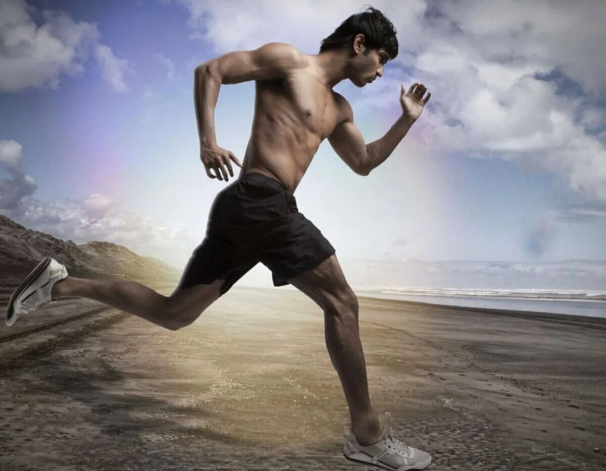 Sport man 1. Сушант Сингх бег. Мужчина бежит. Спортивный мужчина бежит. Бегущий человек.