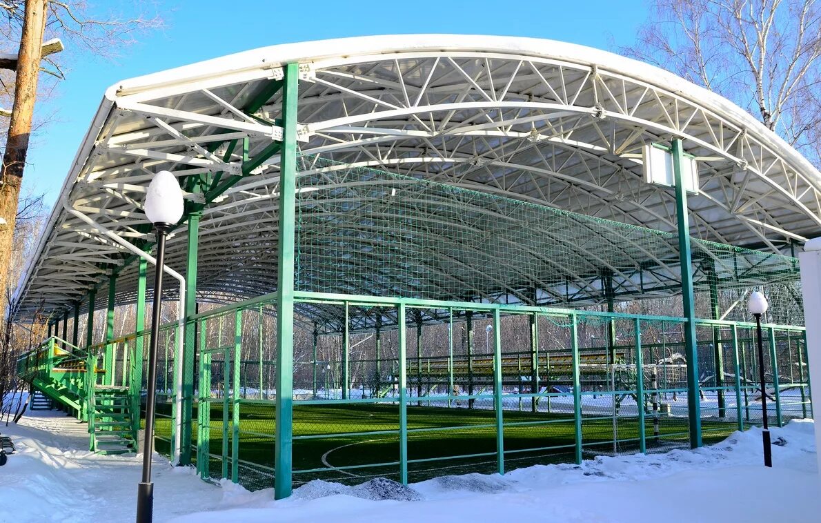 Крытая значение. Сокольники спортивный комплекс теннисный корт. Крытая значение. Кроющие перья функции. Что такое кроет в литературе.