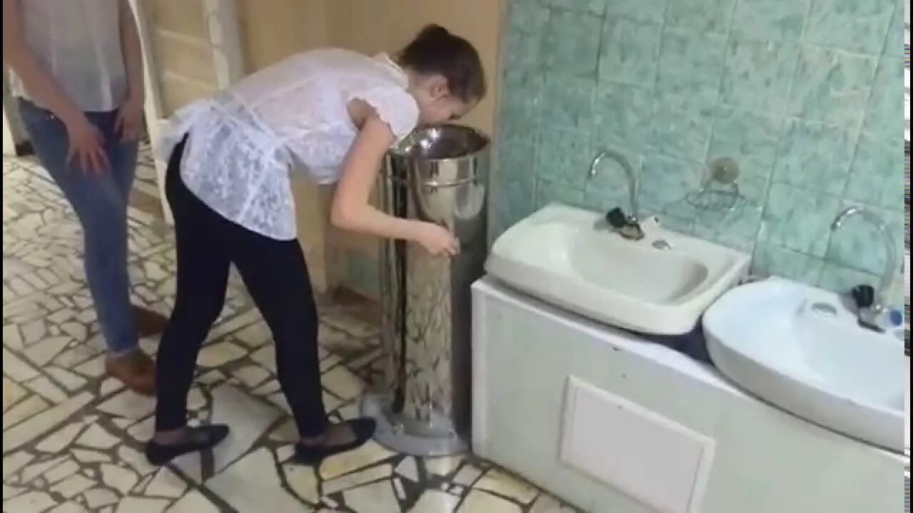Обработка питьевого фонтанчика в школе по санпин. Питьевой фонтанчик для школы. Фонтанчик с водой в школе. Фонтан для питья в школе