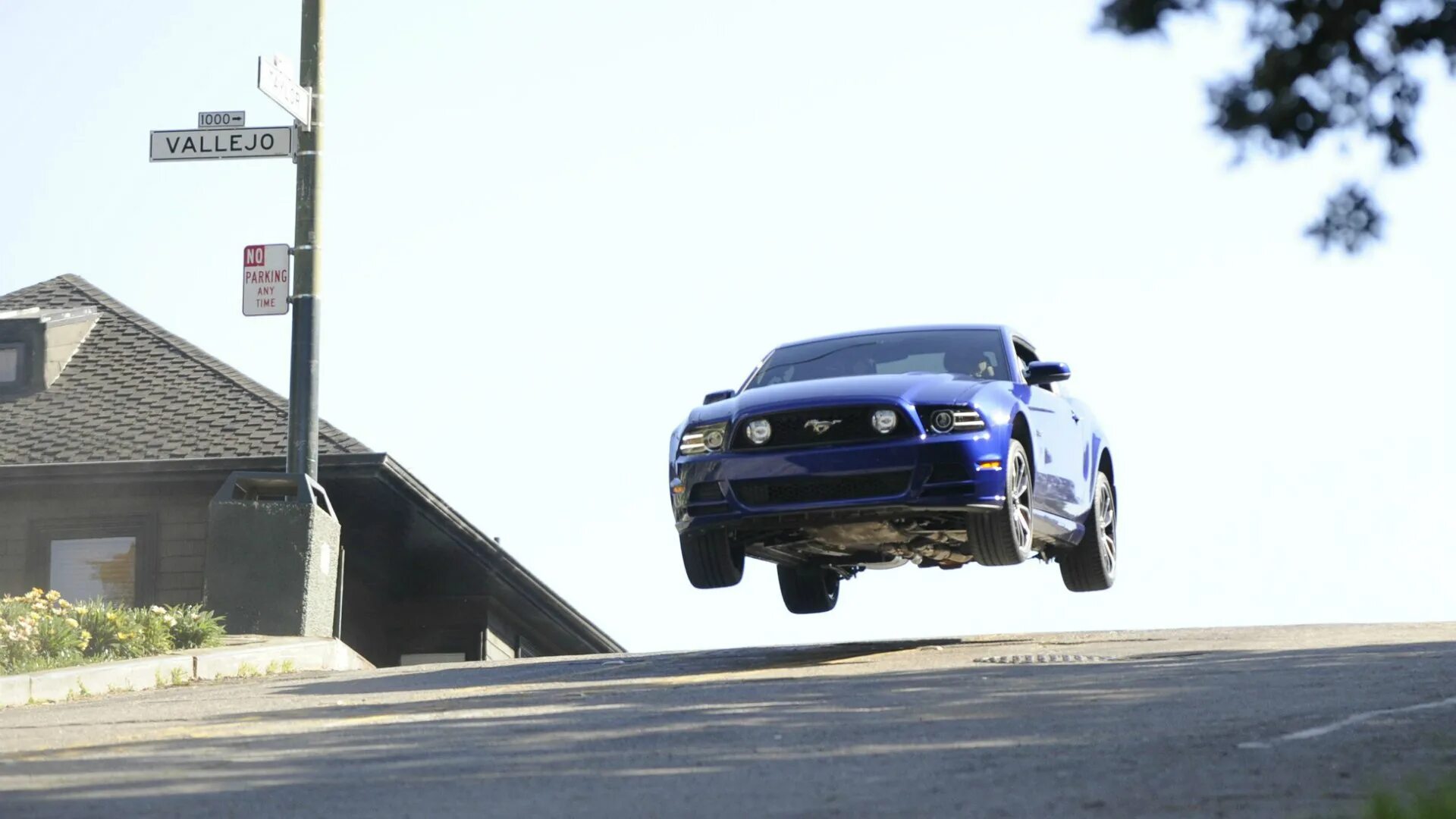 Парень с девушкой в кабриолете. Песня мы запрыгнули в авто. Под кид. Open kids под утро клип. Дорогой ты устал.