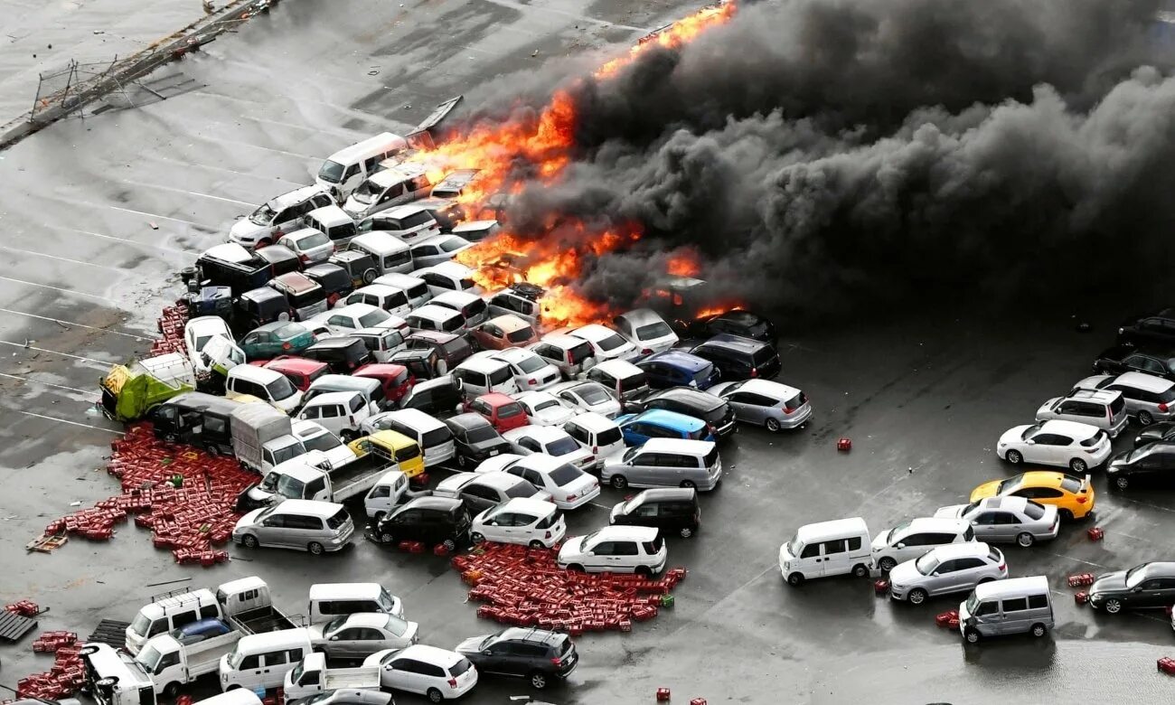 Разрушенная машина. Уничтожение автомобилей. Уничтожение японских машин. Уничтожитель машин.