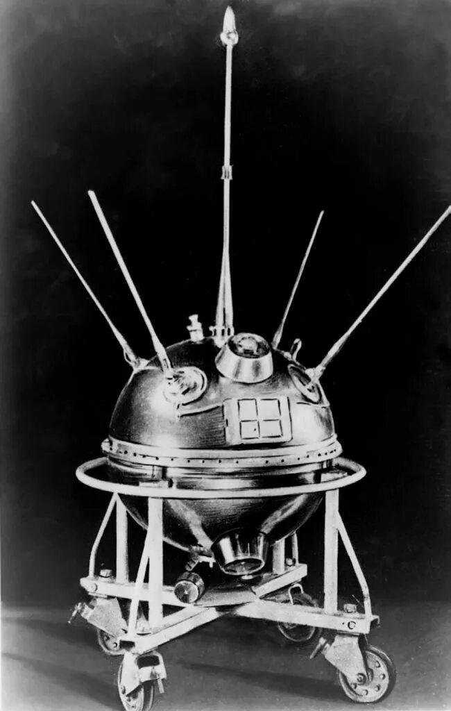 Второй советский спутник. Луна-1 автоматическая межпланетная станция. Советская автоматическая межпланетная станция «Луна-1». Луна-2 автоматическая межпланетная станция. Луна-3 автоматическая межпланетная станция.