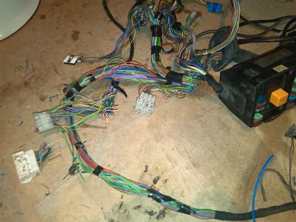 Электрика в частном доме. Прокладка электропроводки. Электропроводка в частном доме. Со проводка. Укладка проводов в квартире.